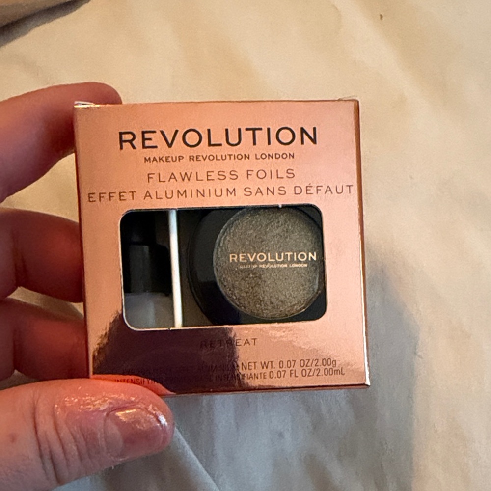 Revolution Flawless Foils Eyeshadow - Silver